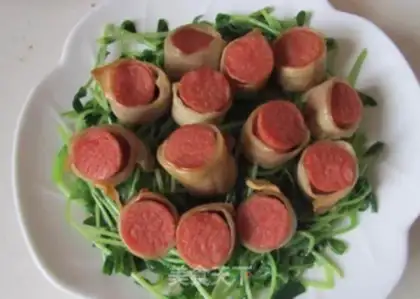 Make The apricot sausage roll step 9