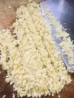 Make Garlic pepper sauce step 1