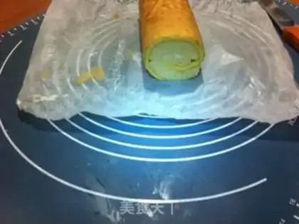 Make Tiger cake roll step 21