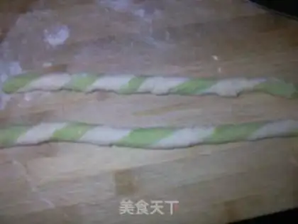 Make Two-coloured rolls step 7