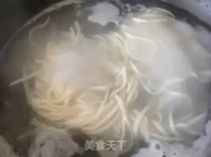Make Tomato egg noodles step 2