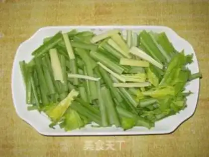 Make Celery fried meat step 1