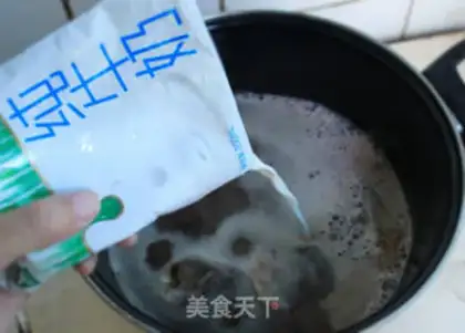 Make Homemade red bean milk tea step 1