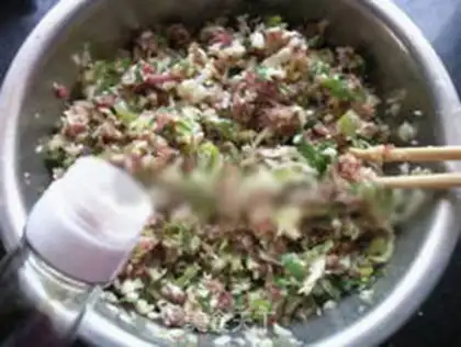 Make Spray beef buns step 6