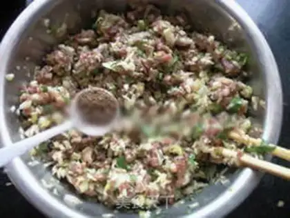 Make Spray beef buns step 7
