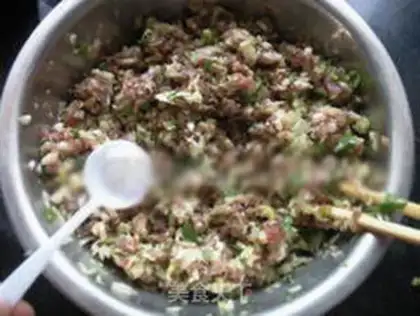 Make Spray beef buns step 8