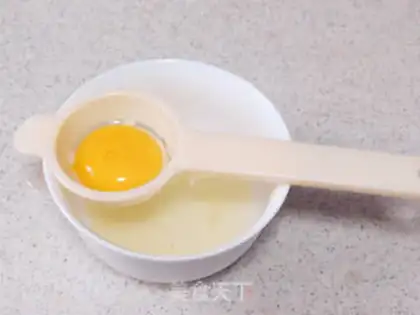 Make raisin Swiss roll step 1