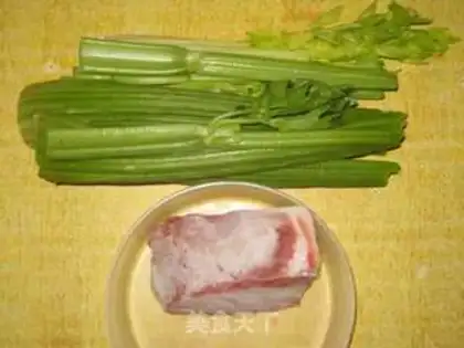 Make Celery fried meat step 0