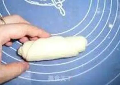 Make Double-sweetheric buns step 6