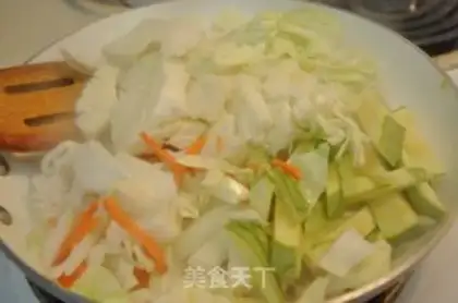 Make Spicy squid noodles step 3