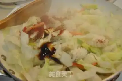Make Spicy squid noodles step 4