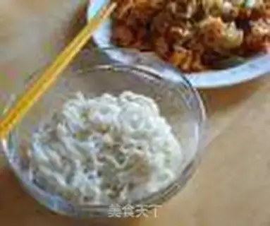 Make Spicy squid noodles step 7