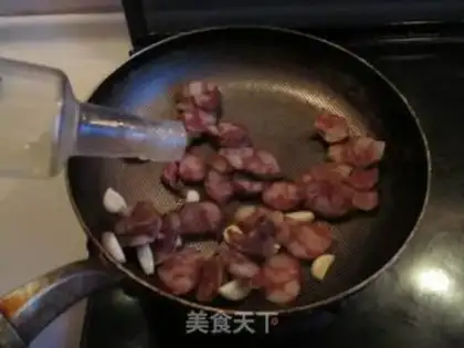 Make Weenie makes garlic step 1