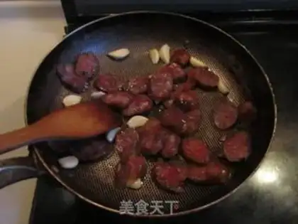 Make Weenie makes garlic step 2