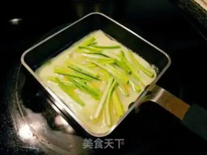 Make Garlic fried eggs step 4