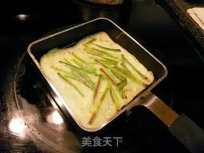 Make Garlic fried eggs step 5