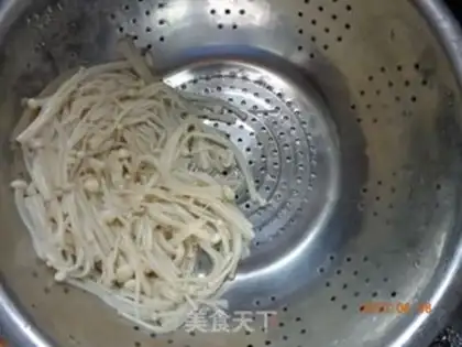 Make Frozen needle mushrooms step 2