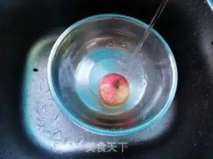 Make Apple watermelon juice step 1