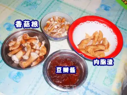 Make Fat pork fried mushroom root step 3