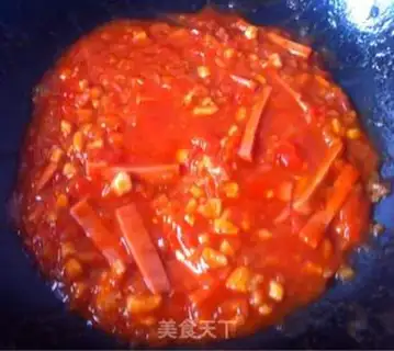 Make Tomato sauce and ham noodles step 1