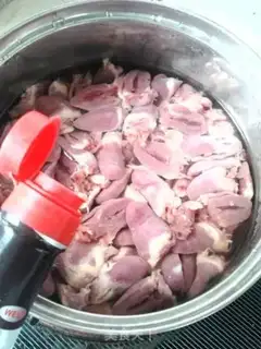 Make Hot pepper fried chicken heart step 1