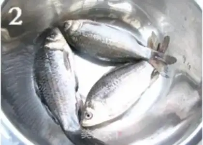 Make The radish fish soup step 1