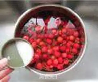Make Sugary cherry and cherry jam step 2
