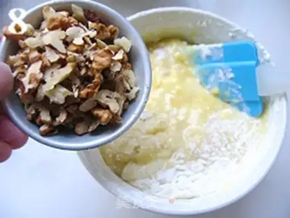 Make Banana walnut marfin step 7