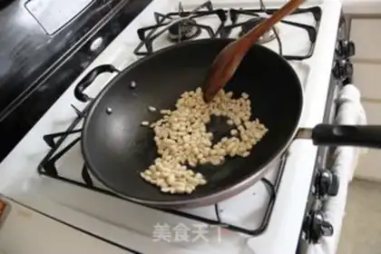 Make Sweet sauce and fried bubbly peanuts step 2