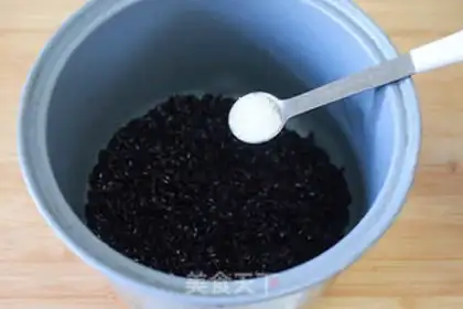 Make Mango snow, black rice step 1