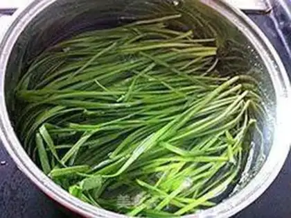 Make An egg box with a pickle step 5
