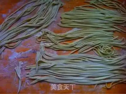 Make cucumber tomato noodles step 4