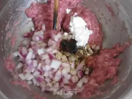 Make Onion pork bun step 4