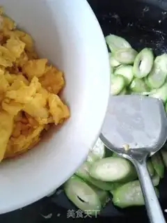 Make Smelt fried eggs step 3
