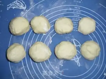 Make Double-sweetheric buns step 4