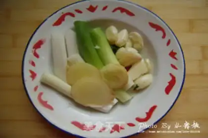 Make Red-cracked chops and potatoes step 1