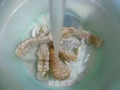 Make The shrimp boils and blooms at night step 2