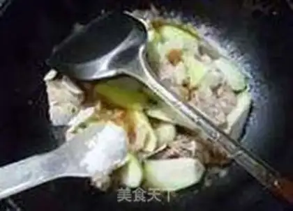 Make The shrimp boils and blooms at night step 12