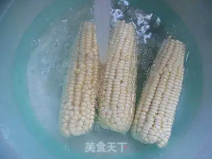 Make Water boiled corn step 1