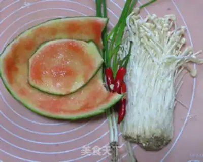 Make Spicy watermelon piping step 0