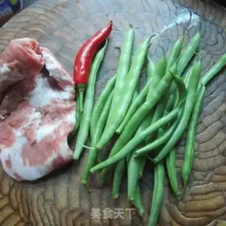 Make Four seasons of bean fried meat step 0