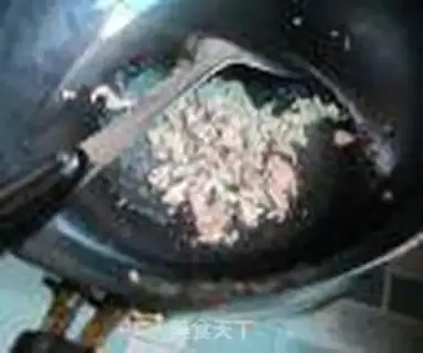 Make Four seasons of bean fried meat step 2