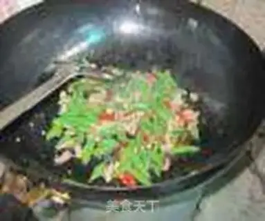 Make Four seasons of bean fried meat step 4