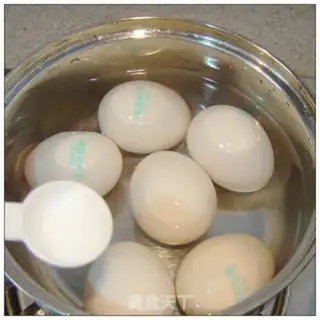 Make Five spicy beer eggs step 0