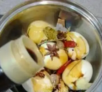 Make Five spicy beer eggs step 3