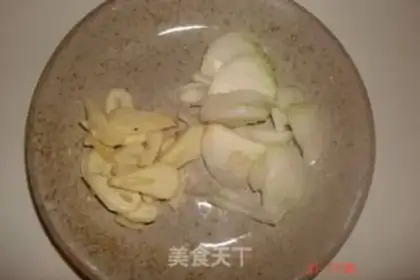 Make The figs mixed with fragrance step 1