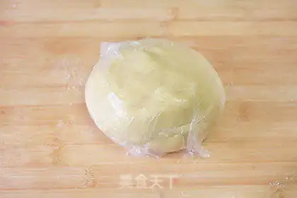 Make Traditional cherry pie step 4