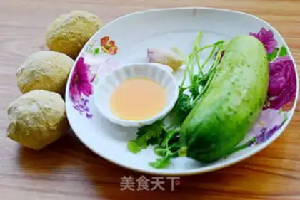 Make The cucumber mixed into eggs step 0