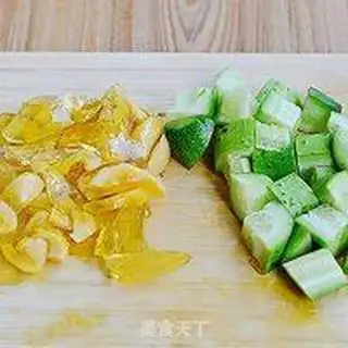 Make The cucumber mixed into eggs step 2
