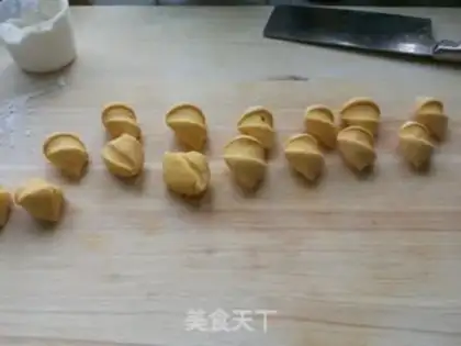 Make Yellow rose bun step 3